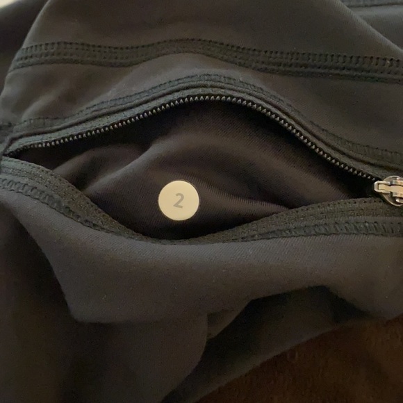 ✨ Lululemon Slash Pocket Raw Hem 17” Crop Black - Picture 9 of 9